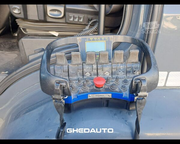 Tractora standard IVECO EUROCARGO 180E28 CON GRU PM E CASSONE FISSO