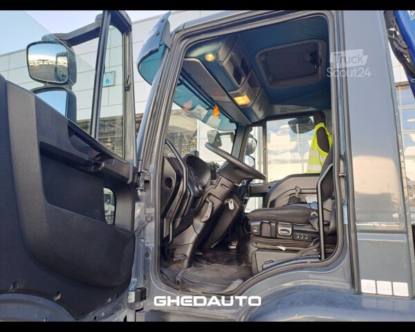 Tractora standard IVECO EUROCARGO 180E28 CON GRU PM E CASSONE FISSO