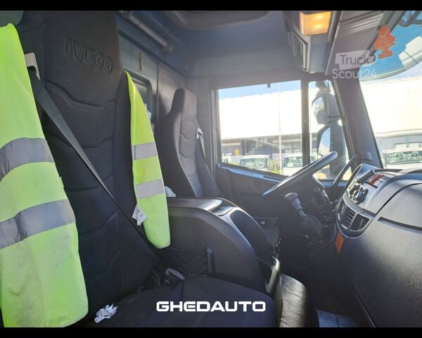 Tractora standard IVECO EUROCARGO 180E28 CON GRU PM E CASSONE FISSO