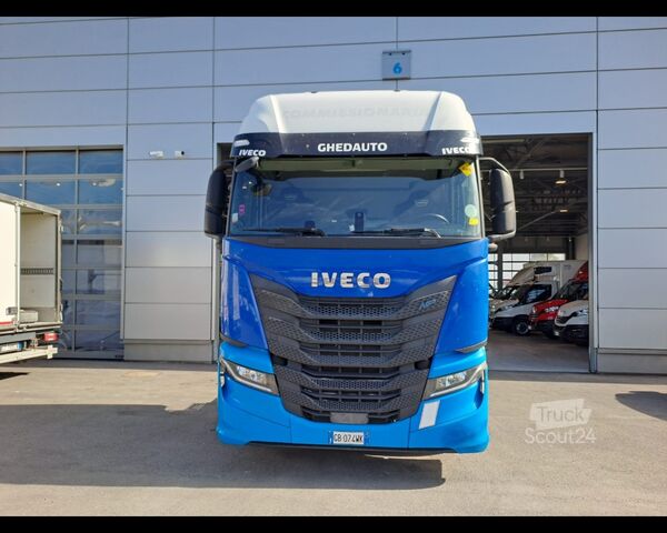 Standard dragbil IVECO TRATTORE STRADALE IVECO S-WAY 460 LNG  METANO