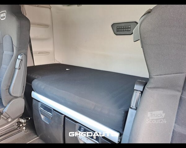 Standart çekici ünitesi IVECO TRATTORE STRADALE IVECO S-WAY 460 LNG  METANO