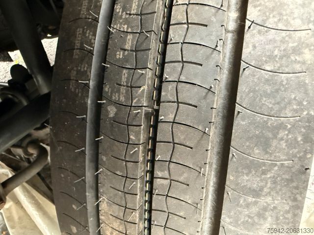 Camion plateau avec bâche MERCEDES-BENZ Atego 3 1224 LBW MOTORSCHADEN