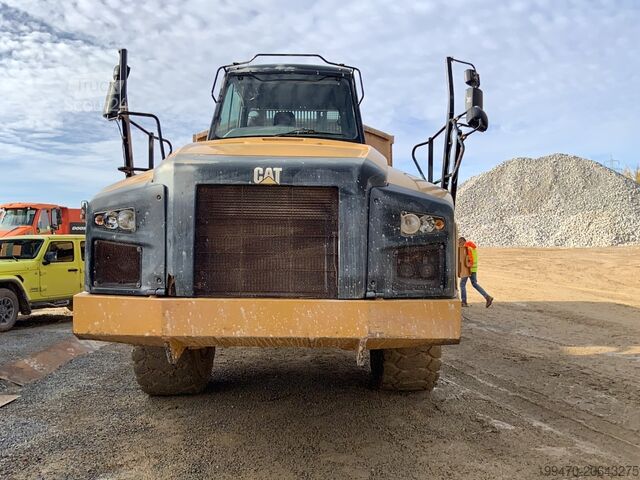 Šarnīru pašizgāzējs Caterpillar 735B