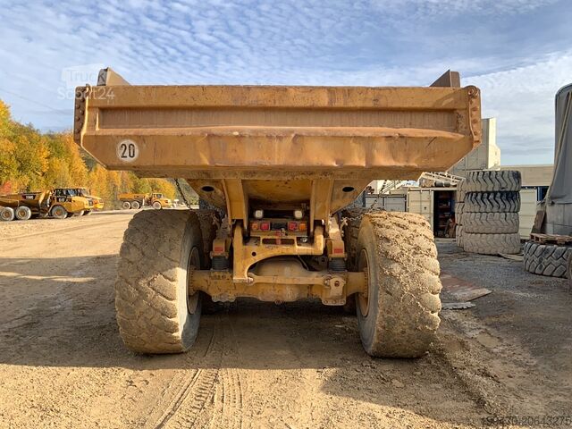 Tombereau articulé Caterpillar 735B