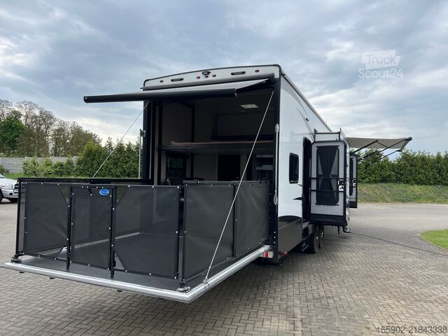 грузовой автодом Peterbilt 579 Torque Toy Hauler USA