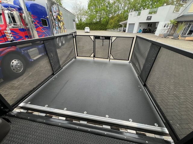 грузовой автодом Peterbilt 579 Torque Toy Hauler USA
