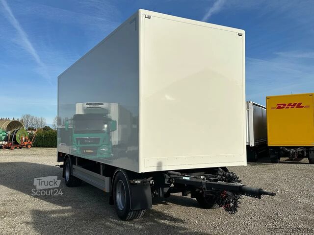 Kufr Pacton PACTON GESLOTEN AANHANGER MET LAADKLEP