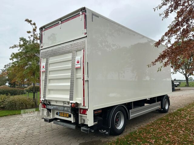 Kufr Pacton PACTON GESLOTEN AANHANGER MET LAADKLEP