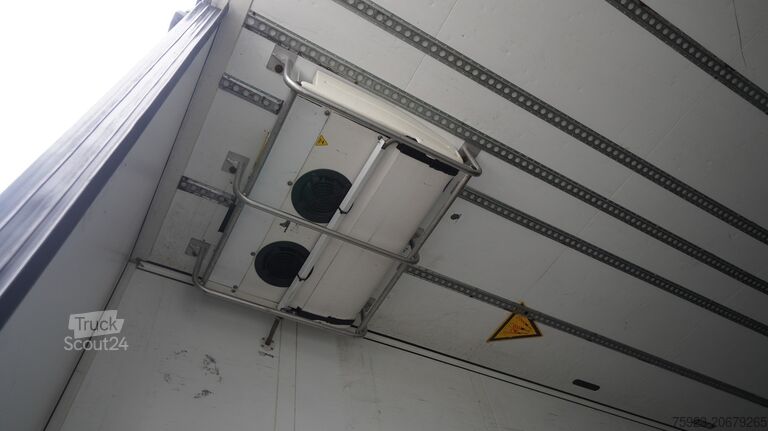 Kølet/frosset transport Schmitz Cargobull 3 AXLE FRIGO TRAILER BI-TEMP