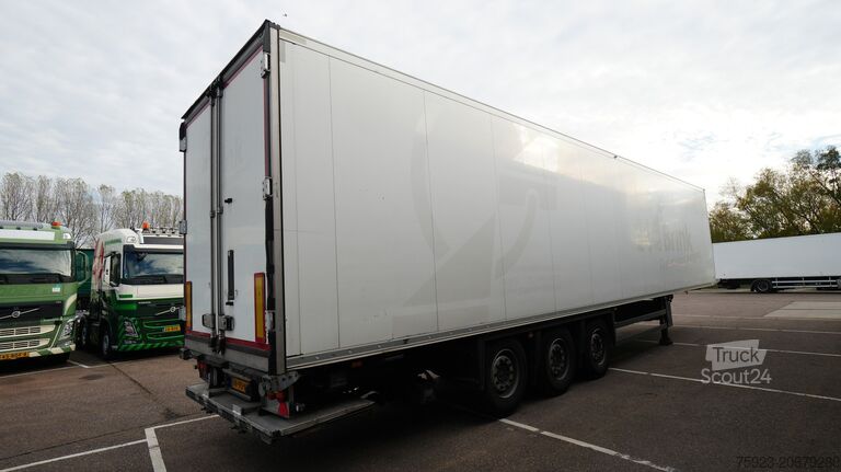 Kølet/frosset transport Schmitz Cargobull 3 AXLE FRIGO TRAILER