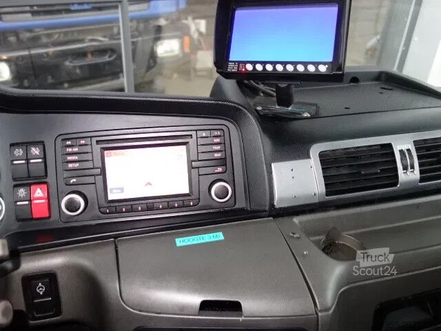 Грузоподъемная платформа MAN TGM 18-290