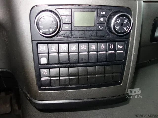 Грузоподъемная платформа MAN TGM 18-290