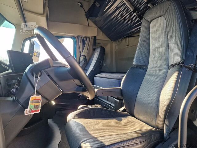 Araba taşıyıcı Volvo FH 500 Globetrotter XL Cartransporter Blyss Mod...