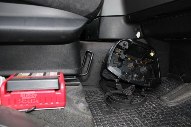 Gru montata su autocarro MAN 26.420 6x2 KRAN PALFINGER PK18502 FUNK Nr: 780