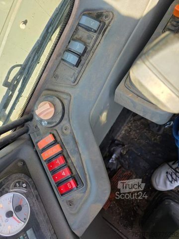 Manipulador telescópico Claas 960 Scorpion VP mit Schaufel + el