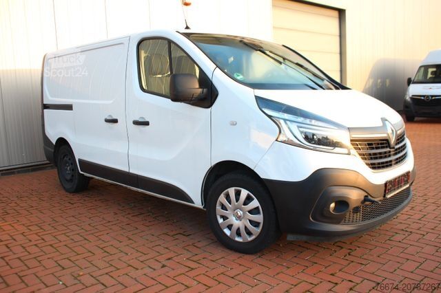 Slēgtais furgons RENAULT Trafic Kasten L1H1 3,0t Automatik Motorschaden