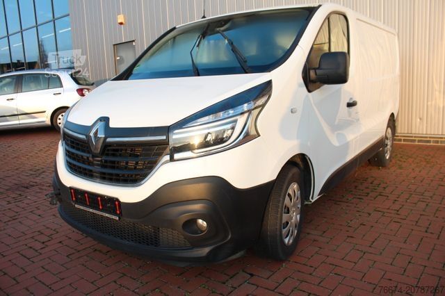 Slēgtais furgons RENAULT Trafic Kasten L1H1 3,0t Automatik Motorschaden