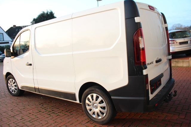 Slēgtais furgons RENAULT Trafic Kasten L1H1 3,0t Automatik Motorschaden