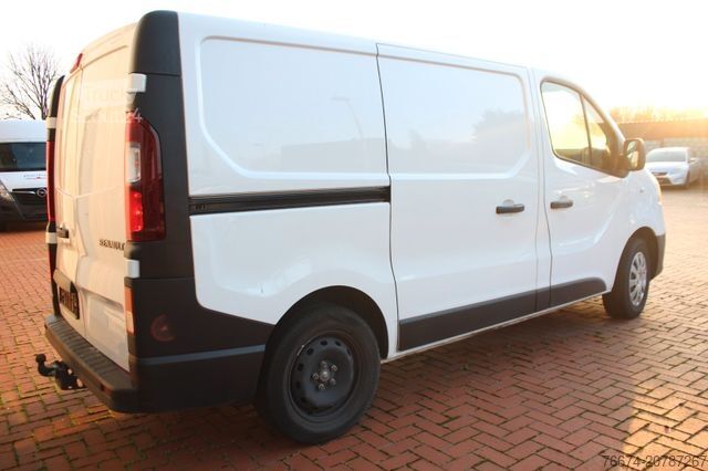 Slēgtais furgons RENAULT Trafic Kasten L1H1 3,0t Automatik Motorschaden