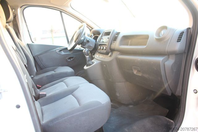 Slēgtais furgons RENAULT Trafic Kasten L1H1 3,0t Automatik Motorschaden