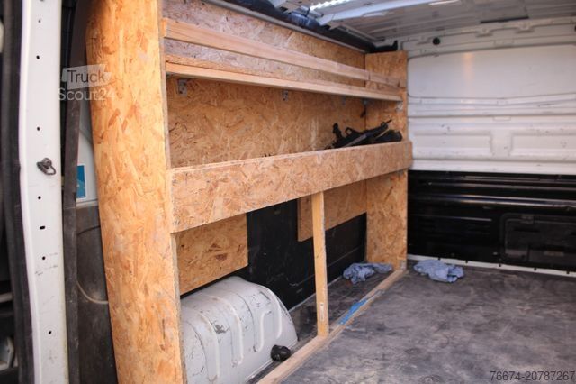 Slēgtais furgons RENAULT Trafic Kasten L1H1 3,0t Automatik Motorschaden