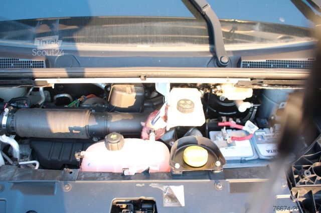 Slēgtais furgons RENAULT Trafic Kasten L1H1 3,0t Automatik Motorschaden