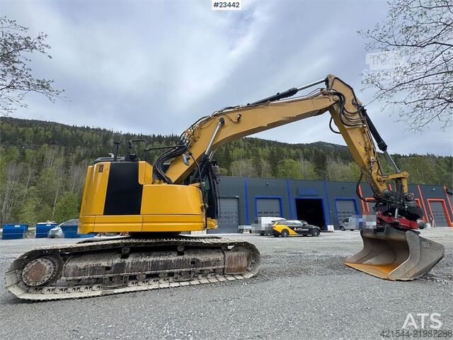 Paletli ekskavatör CAT 325FLCR Excavator – 2 Buckets, R8 Rototilt and Mak