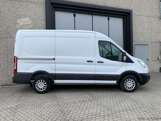 Camion à usage spécial Ford Transit