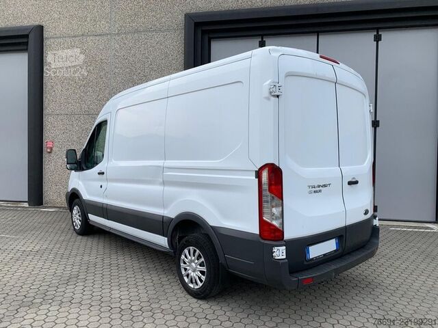 Camion à usage spécial Ford Transit