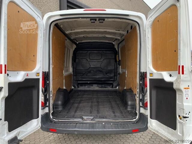 Camion à usage spécial Ford Transit