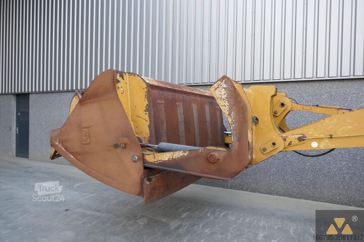 Pala gommata Caterpillar 930M