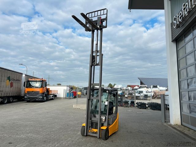 Stivuitor frontal JUNGHEINRICH EFG 215 / Triplex: 4.25m! / SS / 1.573h / 2024