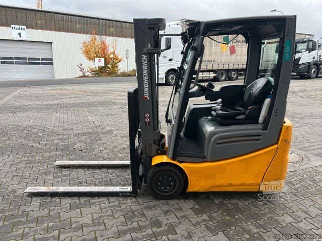 Stivuitor frontal JUNGHEINRICH EFG 215 / Triplex 4.25m / 1.851h / Batterie 2023