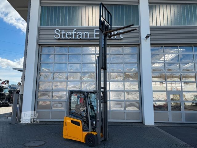 Stivuitor frontal JUNGHEINRICH EFG 215 / Triplex: 4.25m! / SS / nur 2.865h!