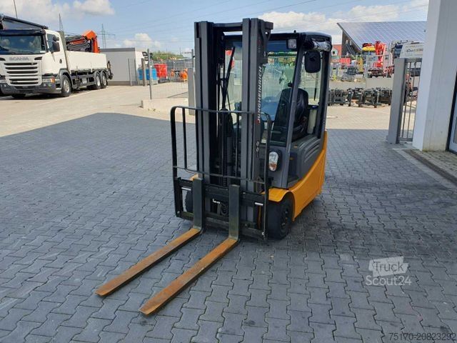 Stivuitor frontal JUNGHEINRICH EFG 215 / Triplex: 4.25m! / SS / nur 3.488h!