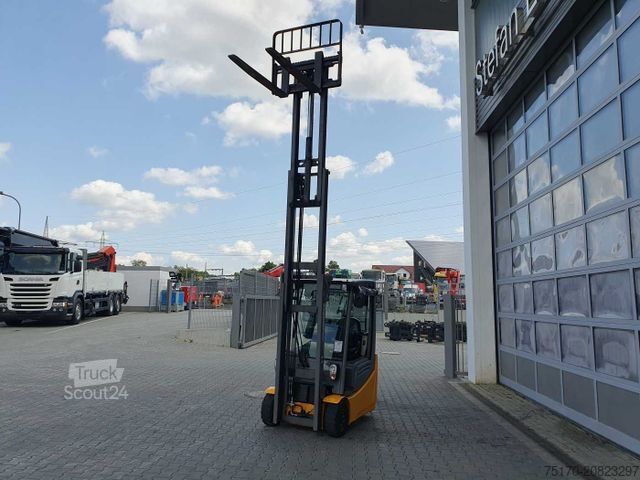 Stivuitor frontal JUNGHEINRICH EFG 215 / Triplex: 4.25m! / SS / nur 2.184h!