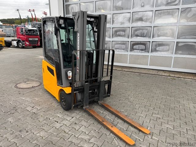 Stivuitor frontal JUNGHEINRICH EFG 215 / Triplex: 4.25m! / SS / nur 2.819h!