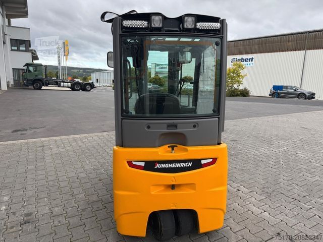 Stivuitor frontal JUNGHEINRICH EFG 215 / Triplex: 4.25m! / SS / nur 2.819h!