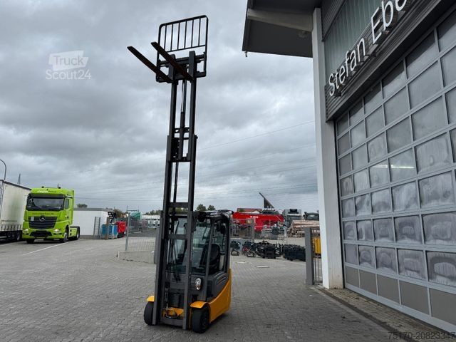 Stivuitor frontal JUNGHEINRICH EFG 215 / Triplex: 4.25m! / SS / nur 2.819h!