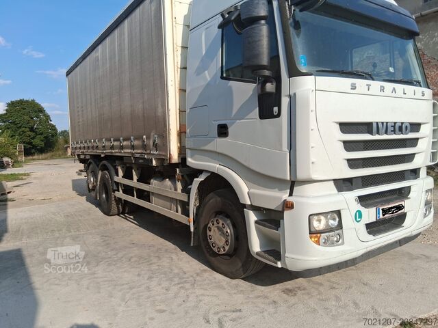 камион платформа с брезент Iveco Stralis
