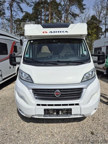 Autorulotă semi-integrată ADRIA Matrix Axess 670 SL Luftfederung hinten / Markis