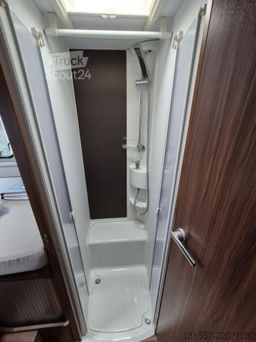 Autorulotă semi-integrată ADRIA Matrix Axess 670 SL Luftfederung hinten / Markis