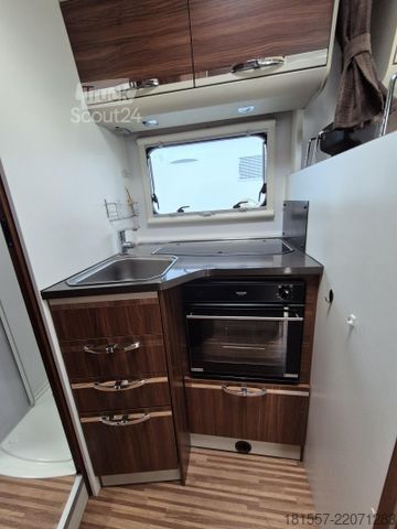 Autorulotă semi-integrată ADRIA Matrix Axess 670 SL Luftfederung hinten / Markis