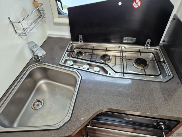 Autorulotă semi-integrată ADRIA Matrix Axess 670 SL Luftfederung hinten / Markis