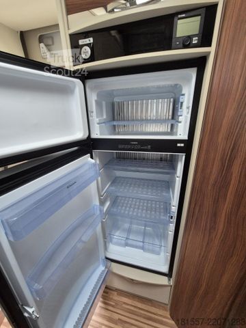 Autorulotă semi-integrată ADRIA Matrix Axess 670 SL Luftfederung hinten / Markis