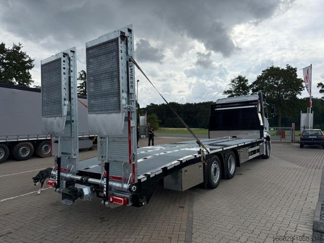 Ciężarówka z płaską platformą MERCEDES-BENZ Actros mit Rampen, Maschinentransporter