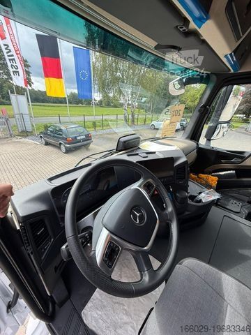 Ciężarówka z płaską platformą MERCEDES-BENZ Actros mit Rampen, Maschinentransporter