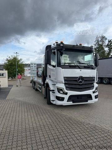 Ciężarówka z płaską platformą MERCEDES-BENZ Actros mit Rampen, Maschinentransporter