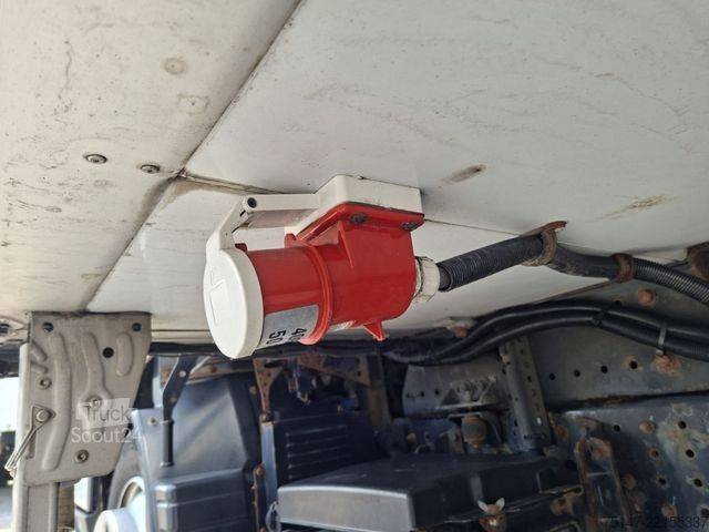 Koelwagen met geïsoleerde laadbak FUSO Canter 9C18 Tiefkühl Bi-Temp LBW Thermo King