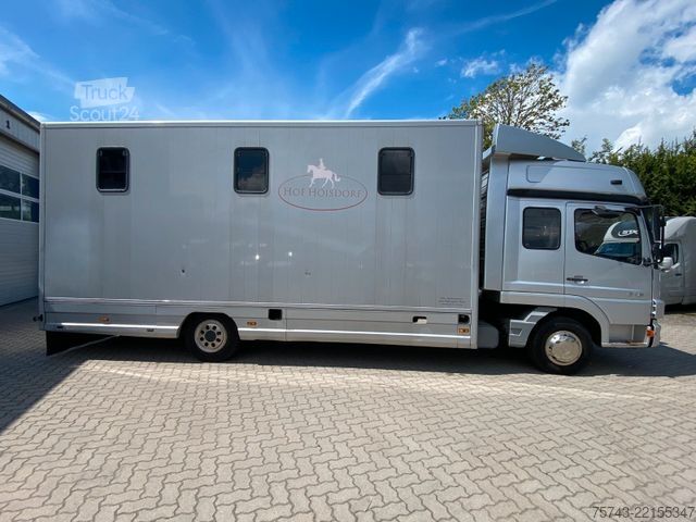 Camión de ganado MERCEDES-BENZ Atego 8180 3-4  Pferde  Wohnung
